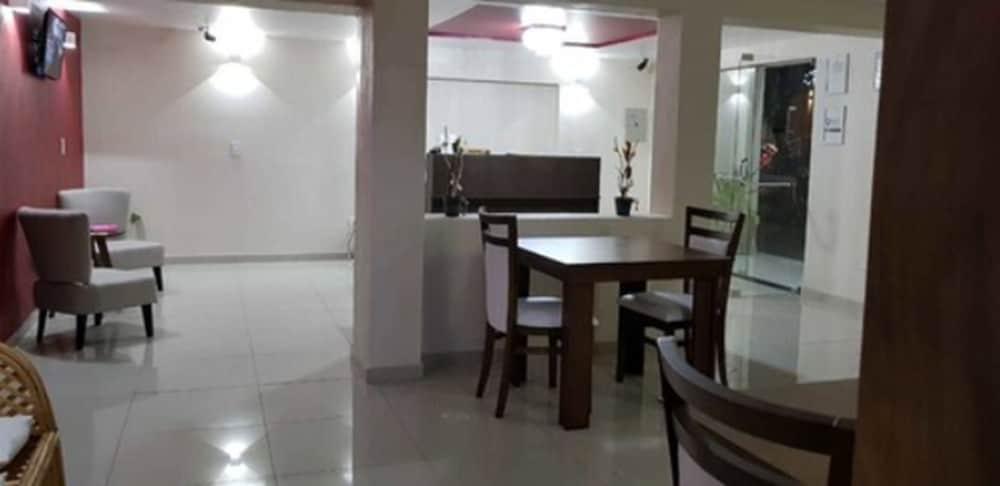 Iguazu Urban Hotel Express ปูแอร์โตอีกวาซู ภายนอก รูปภาพ