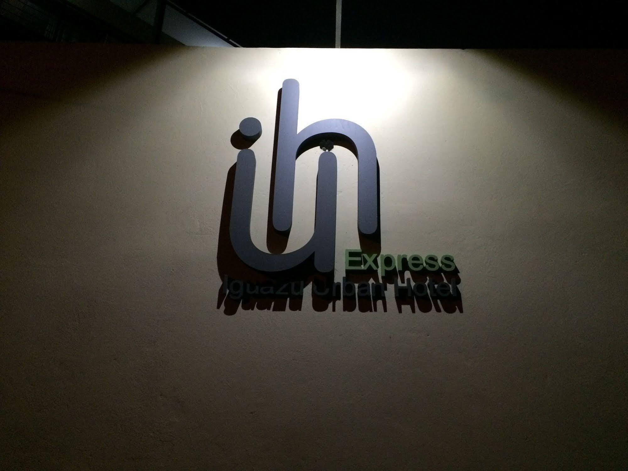 Iguazu Urban Hotel Express ปูแอร์โตอีกวาซู ภายนอก รูปภาพ