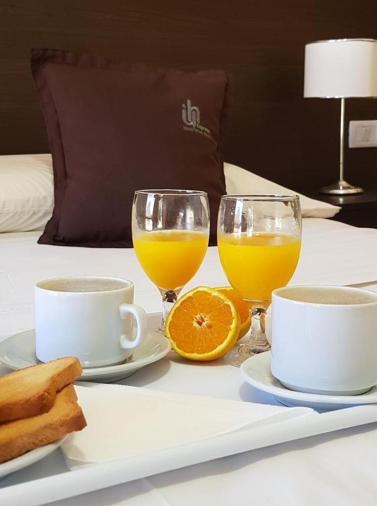 Iguazu Urban Hotel Express ปูแอร์โตอีกวาซู ภายนอก รูปภาพ